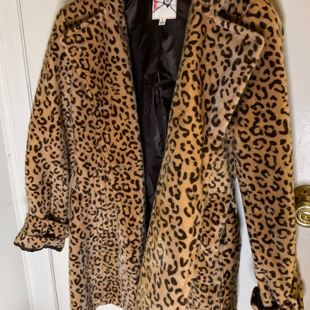 Cheetah Print Belted Button Down Coat 🧥 Small